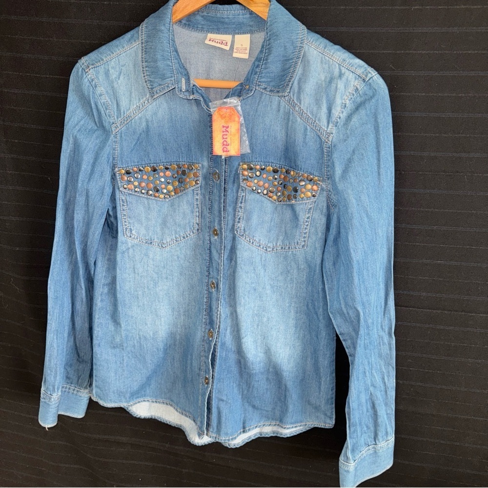 NWT Mudd Women's Denim Top Size S Light Wash Long Sleeve Button-Up Studded - Picture 2 of 11